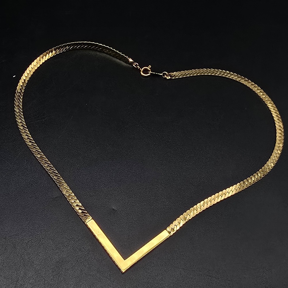 Avon 1985 Tailored Chevron Necklace Gold Tone Chain Vintage Jewelry